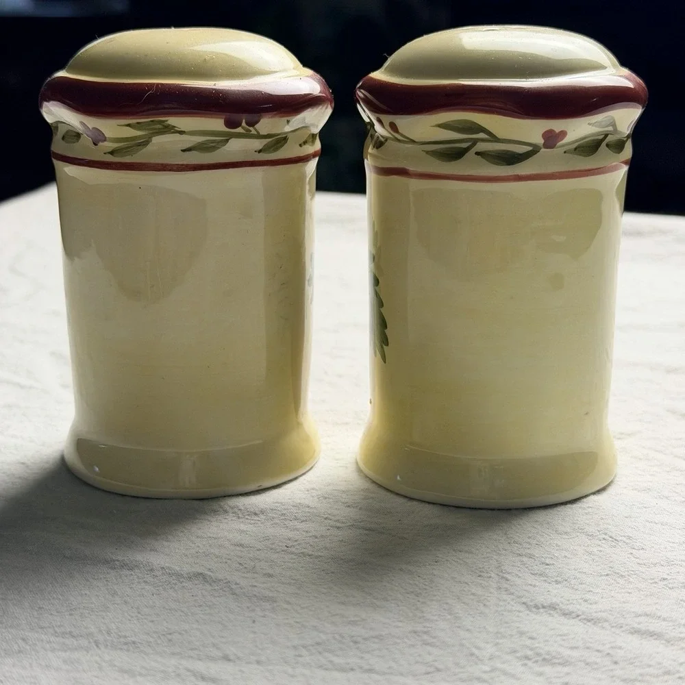 Apple Salt And Pepper Shakers Vintage Country Cottagecore